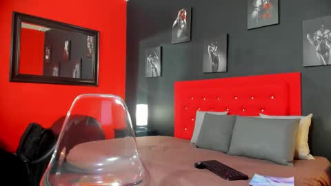 Snapshot of thiagomez17 chatting on September 11, 12:16 pm Thia Gomez online show from September 11, 12:16 pm