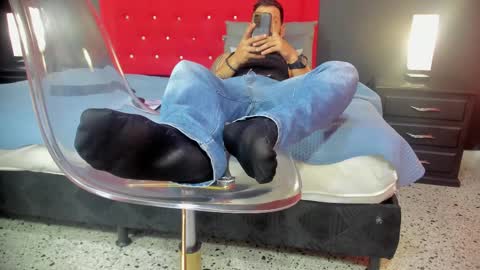 Snapshot of thiagomez17 chatting on September 26, 12:42 pm Thia Gomez online show from September 26, 12:42 pm