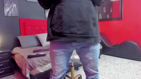 Snapshot of thiagomez17 chatting on October 18, 12:39 pm Thia Gomez online show from October 18, 12:39 pm