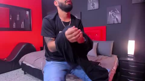 Snapshot of thiagomez17 chatting on October 30, 12:17 pm Thia Gomez online show from October 30, 12:17 pm