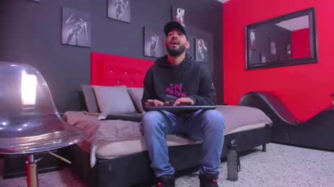 Snapshot of thiagomez17 chatting on November 24, 12:38 pm Thia Gomez online show from November 24, 12:38 pm