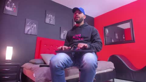 Snapshot of thiagomez17 chatting on November 27, 12:29 pm Thia Gomez online show from November 27, 12:29 pm