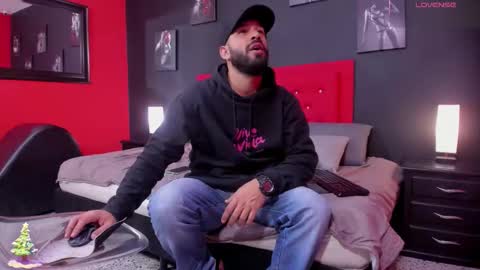 Snapshot of thiagomez17 chatting on December 4, 12:36 pm Thia Gomez online show from December 4, 12:36 pm