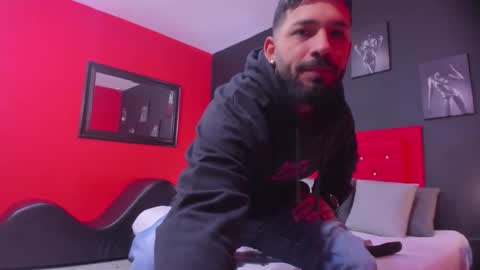 Snapshot of thiagomez17 chatting on December 17, 12:22 pm Thia Gomez online show from December 17, 12:22 pm