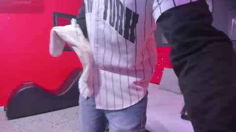 Snapshot of thiagomez17 chatting on December 19, 12:23 pm Thia Gomez online show from December 19, 12:23 pm