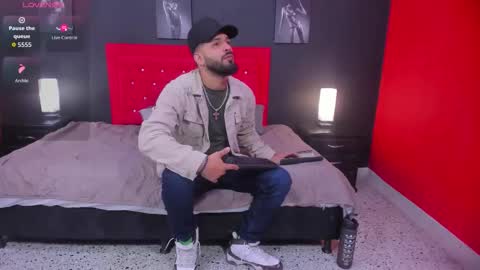 Snapshot of thiagomez17 chatting on January 9, 12:41 pm Thia Gomez online show from January 9, 12:41 pm