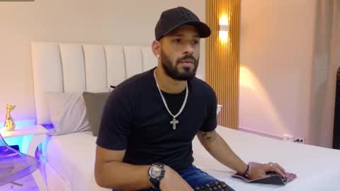 Snapshot of thiagomez17 chatting on February 23, 7:11 pm Thia Gomez online show from February 23, 7:11 pm