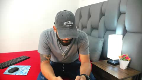 Thia Gomez online show from April 6, 7:04 pm