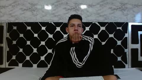 Thiago   online show from February 13, 9:38 pm