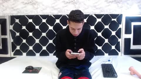 Thiago   online show from April 14, 1:44 am