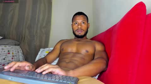 Snapshot of thiagosantos_ chatting on November 1, 12:01 am Thiago Instagram online show from November 1, 12:01 am