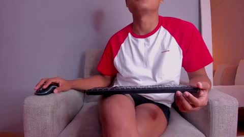 Snapshot of thiagovega_ chatting on April 22, 5:21 am thiagovega_ online show from April 22, 5:21 am