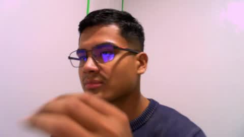 Snapshot of thiagovega_ chatting on April 28, 4:06 am thiagovega_ online show from April 28, 4:06 am