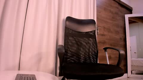 Snapshot of thiagovega_ chatting on May 11, 3:34 am thiagovega_ online show from May 11, 3:34 am