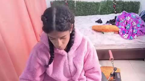 Snapshot of thiana_horny chatting on July 4, 12:33 pm thiana_horny online show from July 4, 12:33 pm