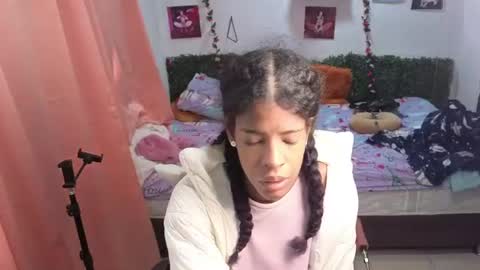 Snapshot of thiana_horny chatting on July 6, 1:41 pm thiana_horny online show from July 6, 1:41 pm