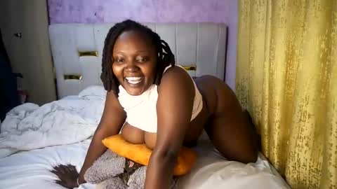 Snapshot of thick_n_flirty chatting on May 24, 3:28 pm thick_n_flirty online show from May 24, 3:28 pm