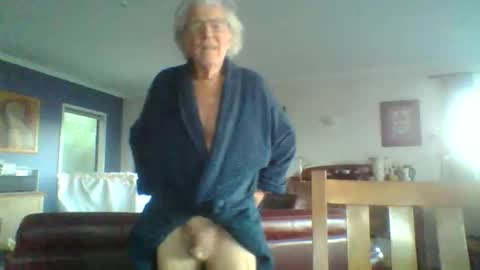 Snapshot of thickcockat71 chatting on May 17, 7:43 pm Thickcockat71 online show from May 17, 7:43 pm