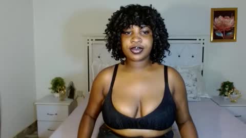 Snapshot of thickebonie chatting on April 29, 5:33 am Nikita online show from April 29, 5:33 am