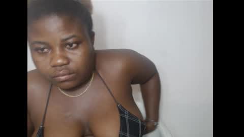 Snapshot of thickebonny7 chatting on February 3, 10:31 am thickebonny7 online show from February 3, 10:31 am