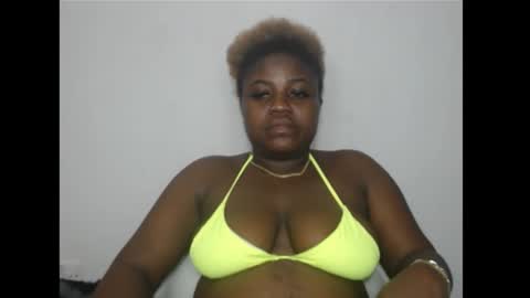 Snapshot of thickebonny7 chatting on February 7, 7:39 pm thickebonny7 online show from February 7, 7:39 pm