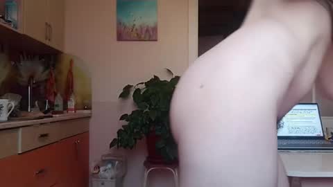 Snapshot of thickforest chatting on September 25, 7:12 am MilkyChoco online show from September 25, 7:12 am