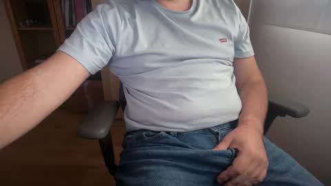 Snapshot of thickguybcn chatting on May 18, 7:36 am ThickDickBCN online show from May 18, 7:36 am