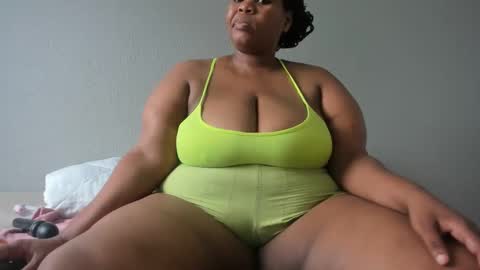 thickleeyanax online show from December 4, 10:13 am