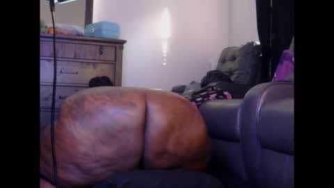 Snapshot of thickumzz41 chatting on May 26, 12:17 am Thickumzz41 online show from May 26, 12:17 am