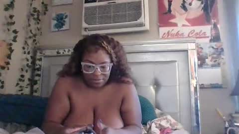 Snapshot of thickybreast chatting on February 22, 11:14 pm AlleyWhoo online show from February 22, 11:14 pm