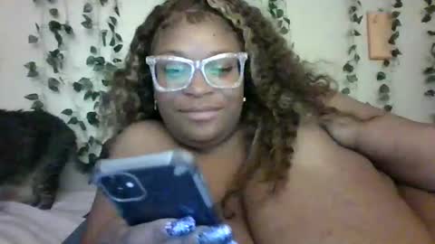 Snapshot of thickybreast chatting on February 24, 7:28 am AlleyWhoo online show from February 24, 7:28 am