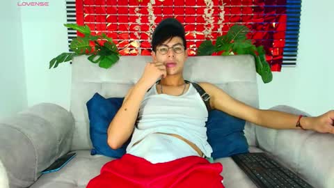 Snapshot of thiiagosaeenz chatting on February 17, 5:30 pm Thiago Saenzz online show from February 17, 5:30 pm