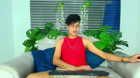 Snapshot of thiiagosaeenz chatting on March 1, 4:25 am Thiago Saenzz online show from March 1, 4:25 am