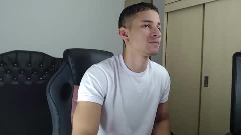 thin_tommy11 online show from February 25, 10:29 pm