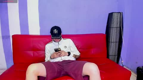 Snapshot of thisforyou_ chatting on January 19, 1:01 pm Made for you Chloe online show from January 19, 1:01 pm