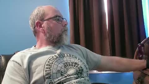 Snapshot of thisguy374 chatting on December 24, 7:00 pm thisguy374 online show from December 24, 7:00 pm