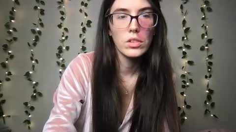 thistlefernsby online show from November 11, 3:39 am