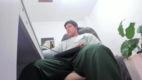 thom_ohtani online show from November 18, 11:26 pm