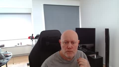 Snapshot of thomas315627 chatting on May 14, 11:39 am thomas315627 online show from May 14, 11:39 am
