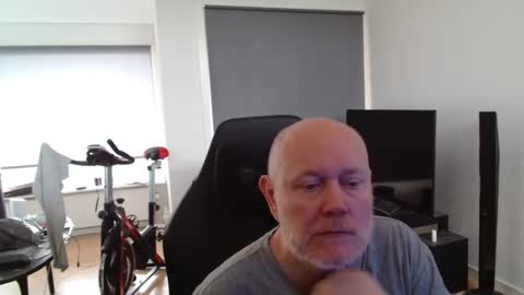 Snapshot of thomas315627 chatting on May 22, 7:37 am thomas315627 online show from May 22, 7:37 am