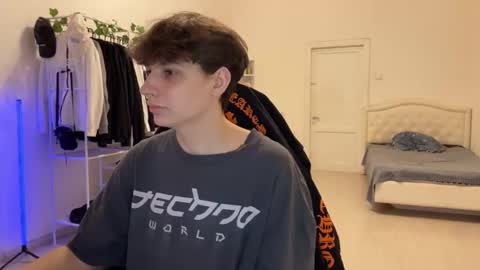 Thomas Hill online show from November 19, 8:09 pm