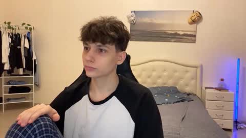 Thomas Hill online show from December 5, 9:00 pm