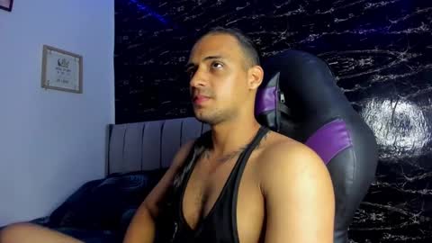 Snapshot of thomas__wayne chatting on February 28, 12:00 am Thomas online show from February 28, 12:00 am