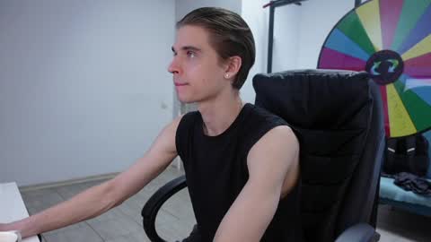 Snapshot of thomas_brons chatting on June 2, 5:15 pm THOMAS BRONS online show from June 2, 5:15 pm