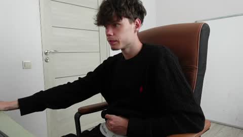 Snapshot of thomas_brons chatting on June 10, 5:28 am THOMAS BRONS online show from June 10, 5:28 am