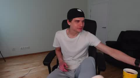 Snapshot of thomas_brons chatting on June 18, 12:31 pm THOMAS BRONS online show from June 18, 12:31 pm