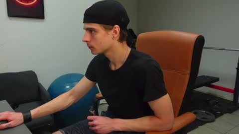 Snapshot of thomas_brons chatting on June 22, 5:04 am THOMAS BRONS online show from June 22, 5:04 am