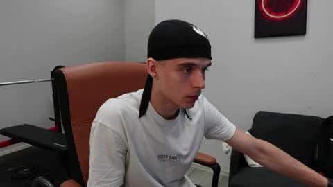 Snapshot of thomas_brons chatting on July 1, 12:07 pm THOMAS BRONS online show from July 1, 12:07 pm