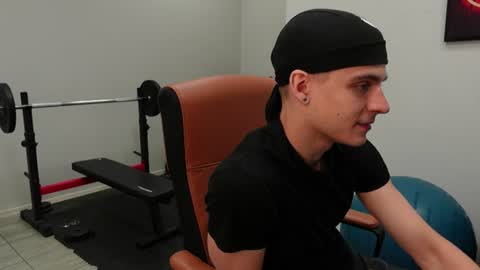 Snapshot of thomas_brons chatting on July 4, 4:40 am THOMAS BRONS online show from July 4, 4:40 am
