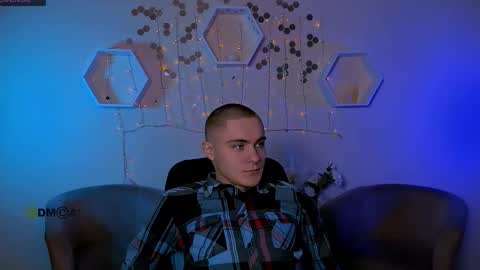 Snapshot of thomas_crow chatting on November 14, 9:52 am thomas_crow online show from November 14, 9:52 am